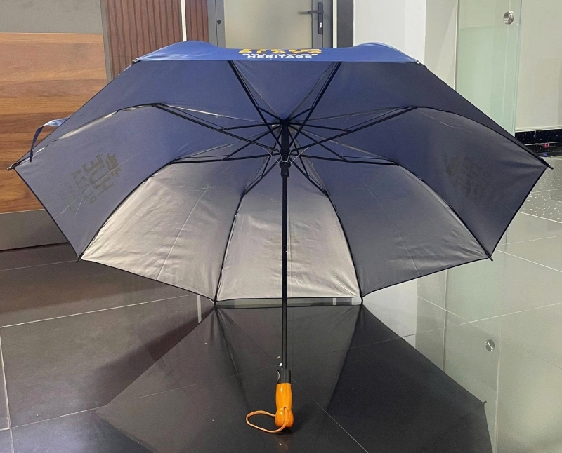 Mẫu dù gấp 2 cán gỗ Hue Plaza