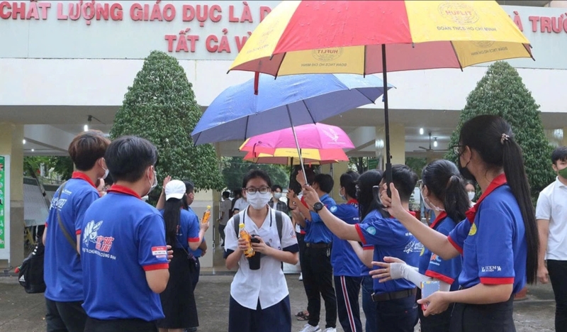 ô dù in logo giúp tăng nhận diện thương hiệu một cách tự nhiên