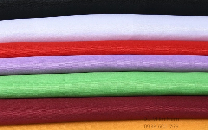 vải dù polyester và vải pongee trong sản xuất dù cầm tay